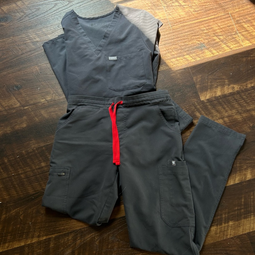 FIGS Charcoal grey small set
